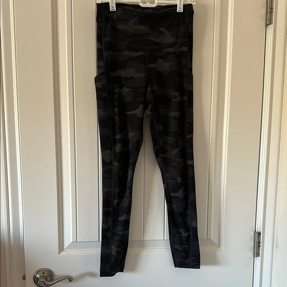 Athleta Black Camo Leggings - Picture 1 of 4